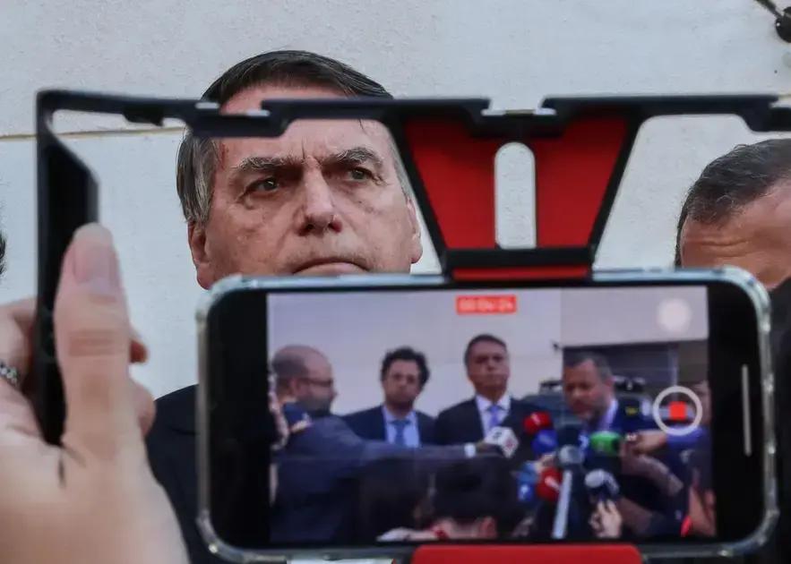Bolsonaro enfrenta prisão domiciliar após violações; advogados comentam