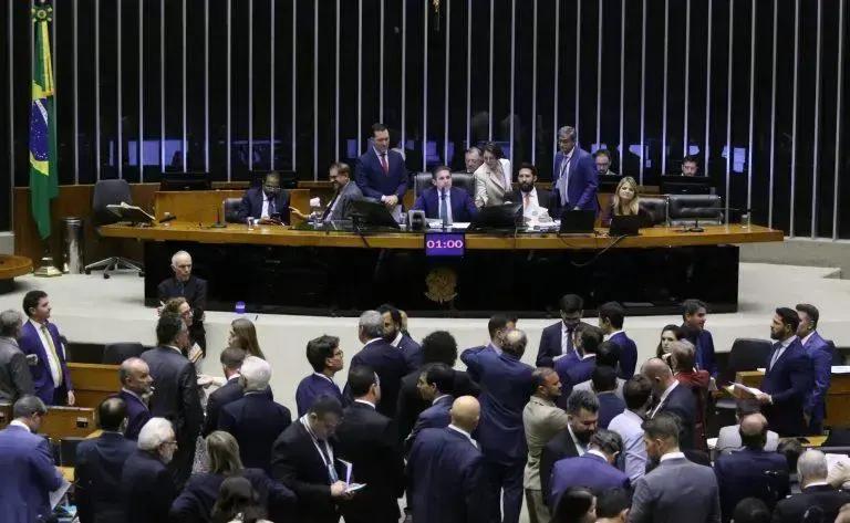 Câmara aprova novo crime de assédio sexual no Código Penal Militar