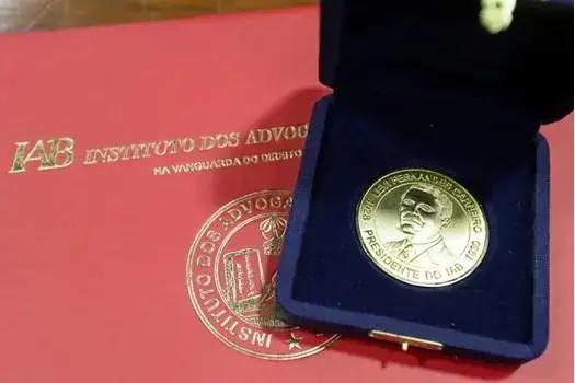 CFOAB sedia posse do IAB e entrega Medalha Levi Carneiro em cerimônia especial