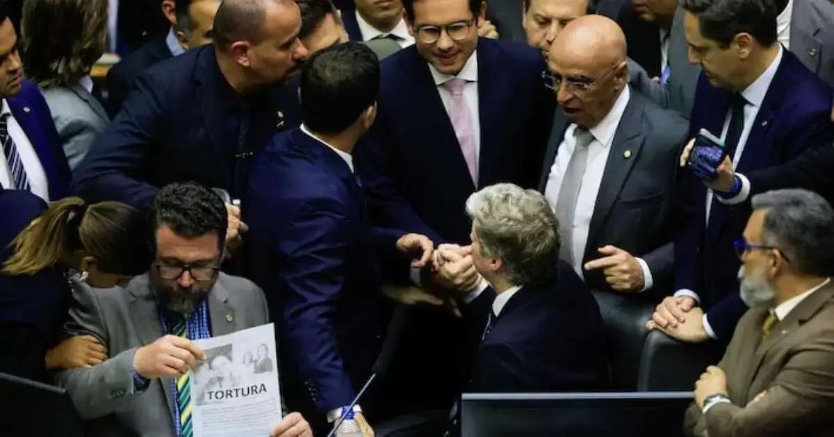 Hugo Motta propõe afastamento de deputados por motim na Câmara