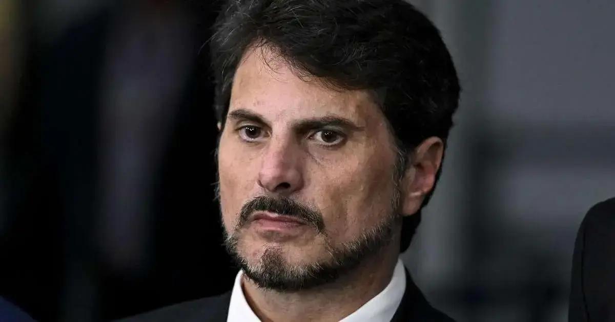 Marcos do Val desembarca no Brasil e é obrigado a usar tornozeleira