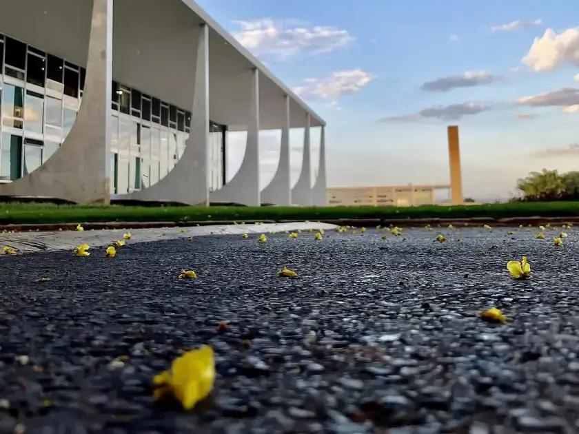 Plenário do STF retoma julgamento sobre a devolução de tributos de energia