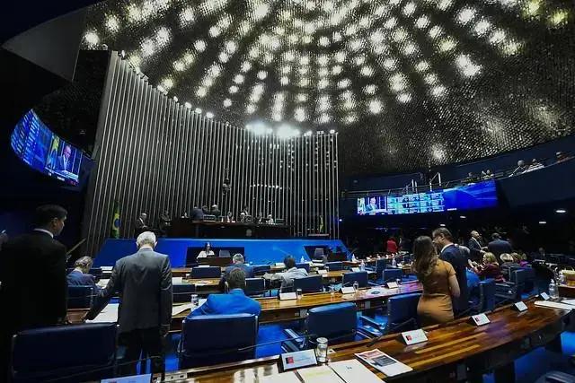 Senado aprova incentivo para servidores do INSS com foco na redução de filas