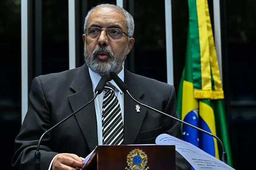 Senador Paim defende projeto para proteger menores nas redes sociais