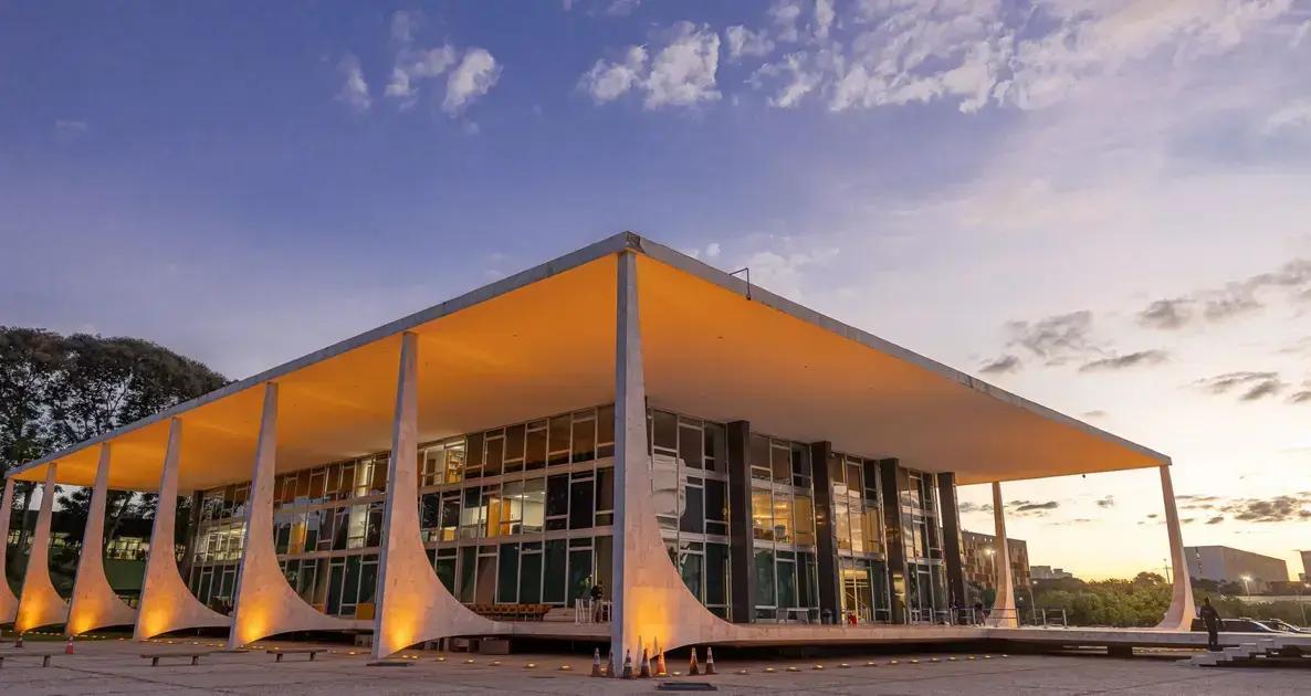 STF autoriza monitoramento do ex-presidente Jair Bolsonaro em prisão domiciliar