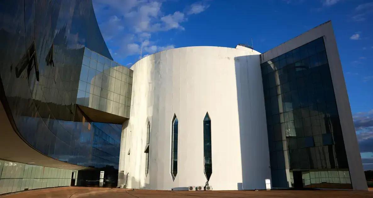 STF mantém vínculo de emprego entre pastor e Igreja Universal