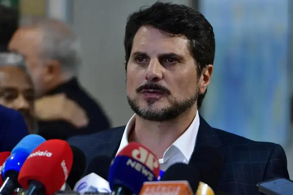 Suspensão das Cautelares: Senador Marcos do Val Libera Redes Sociais e Tornozeleira