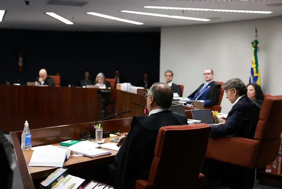 Moraes e Dino destacam a violência nos atos golpistas de 2022