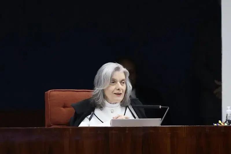 STF condena Bolsonaro com voto decisivo de Cármen Lúcia